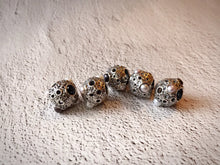 Load image into Gallery viewer, Bulan