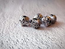 Load image into Gallery viewer, Bulan