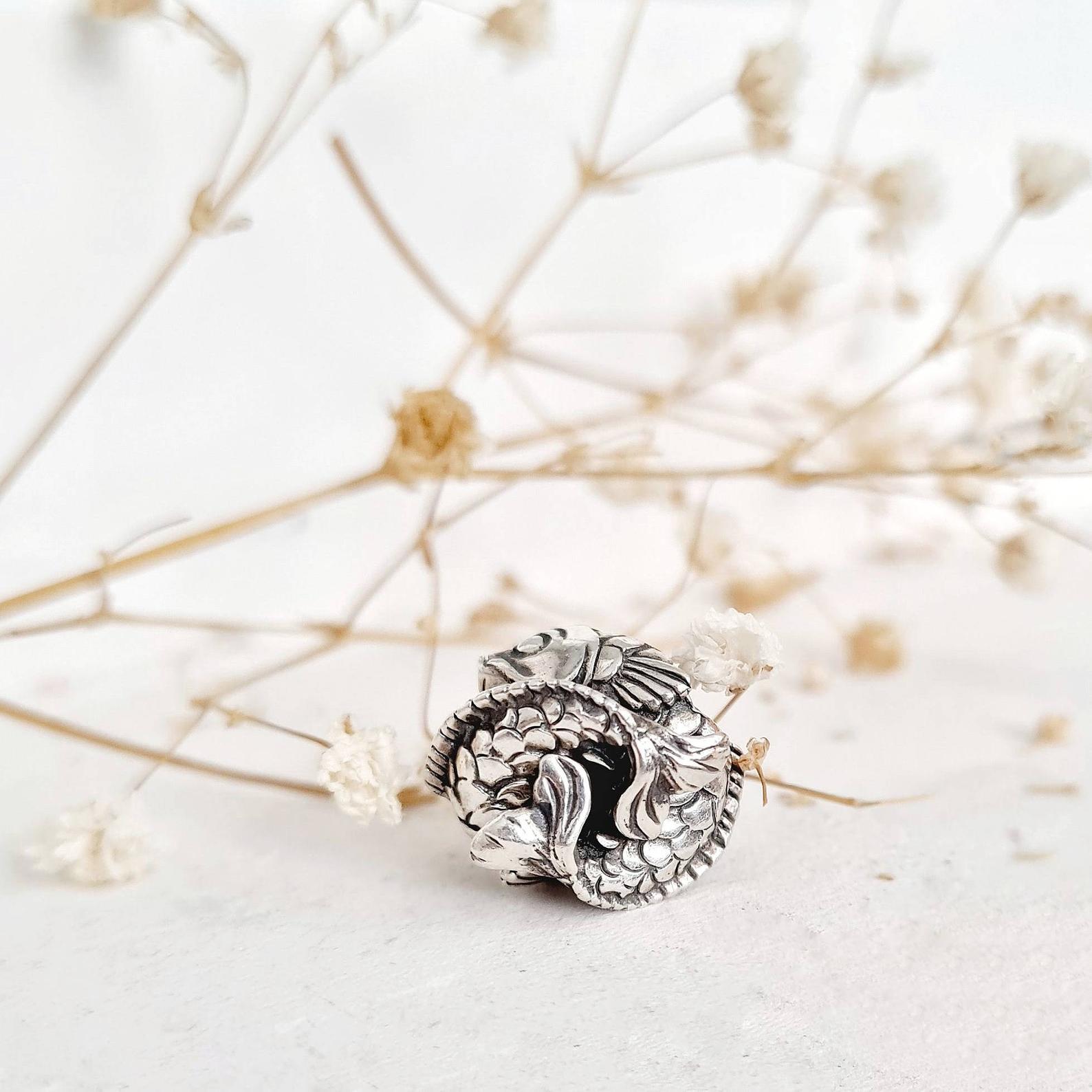 Double Bead "Dancing fishes"