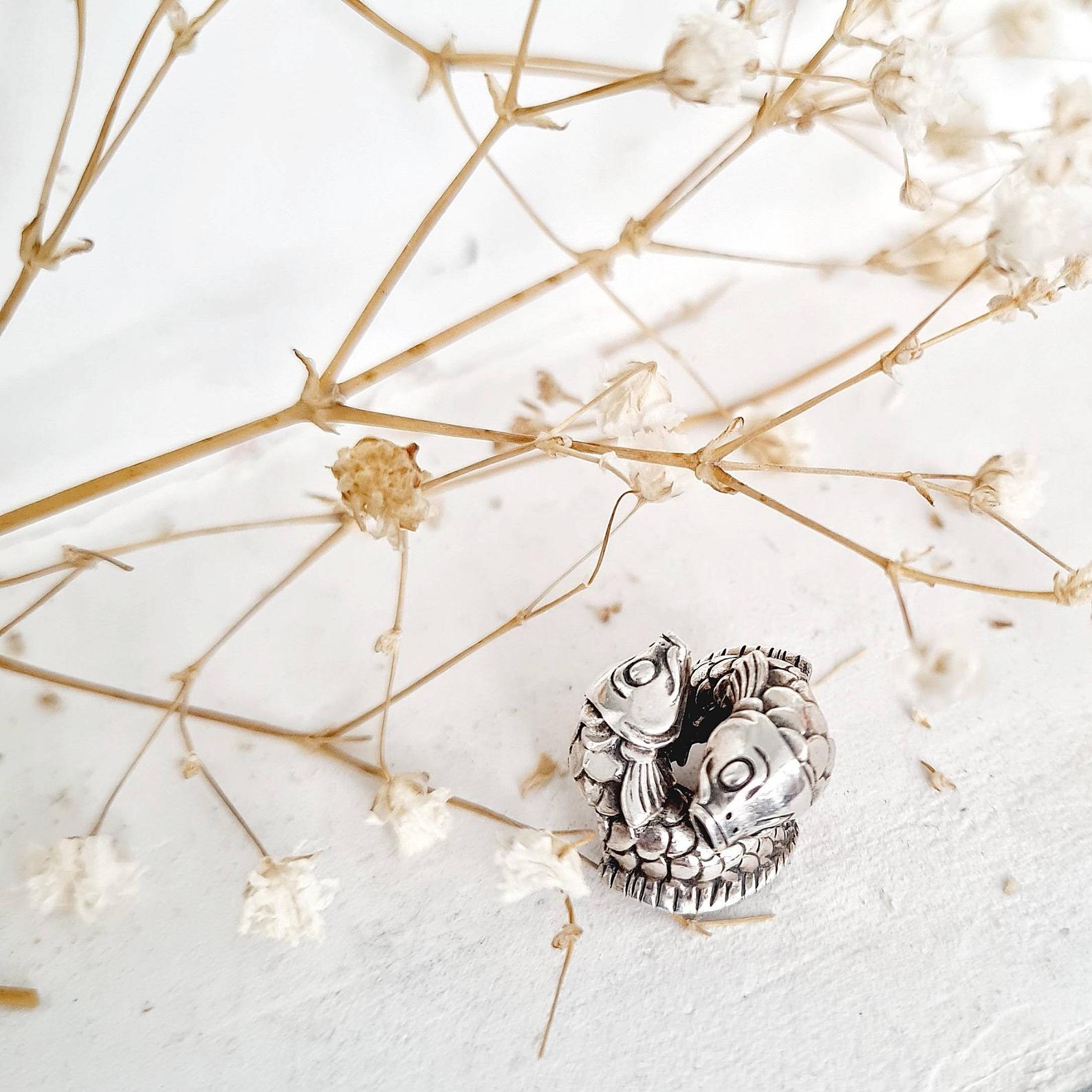 Double Bead "Dancing fishes"