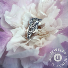 Load image into Gallery viewer, Indian Elephant with tusks and black diamonds