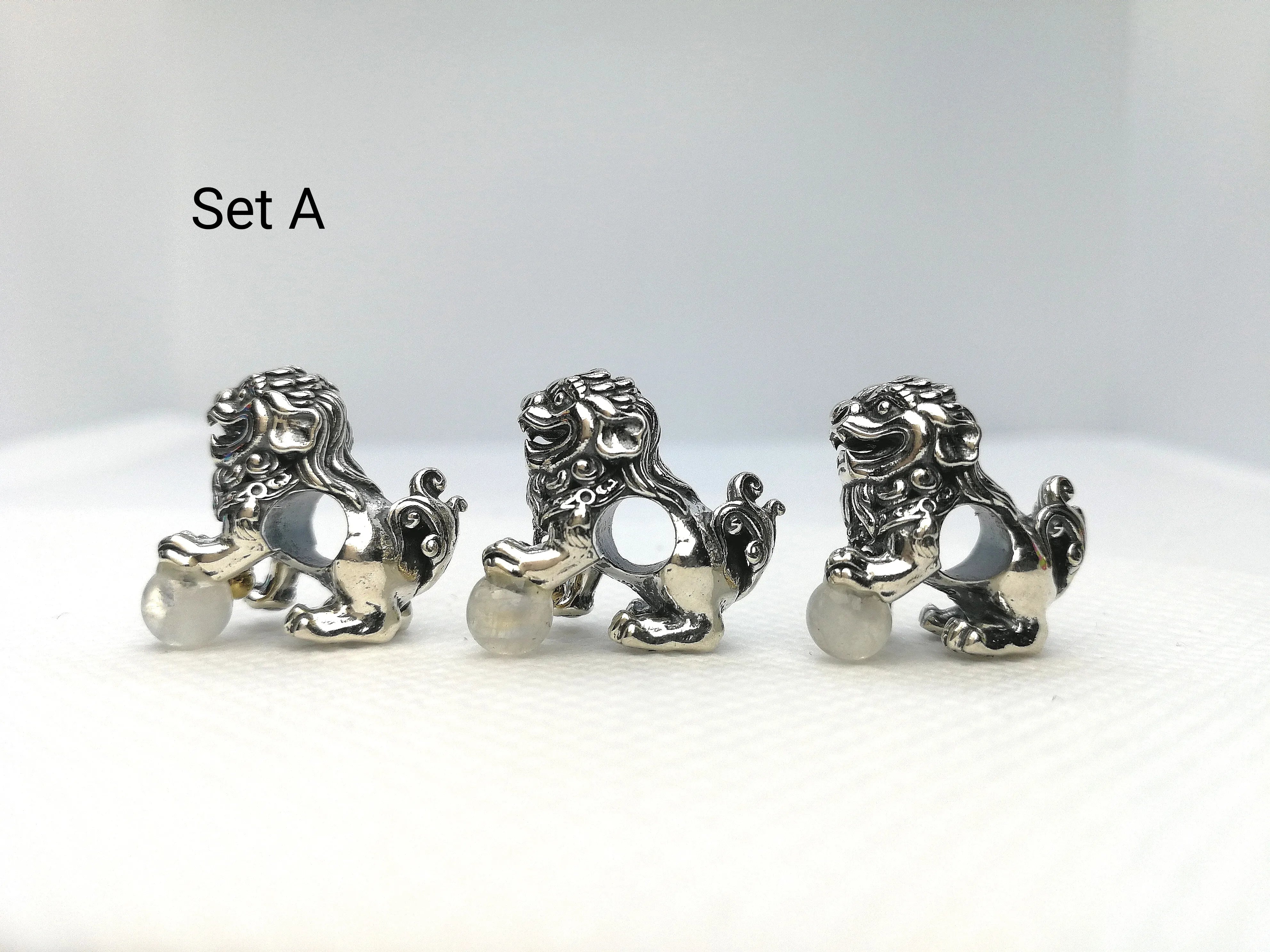 Oriental Lion - Labradorite + 14K gold medal
