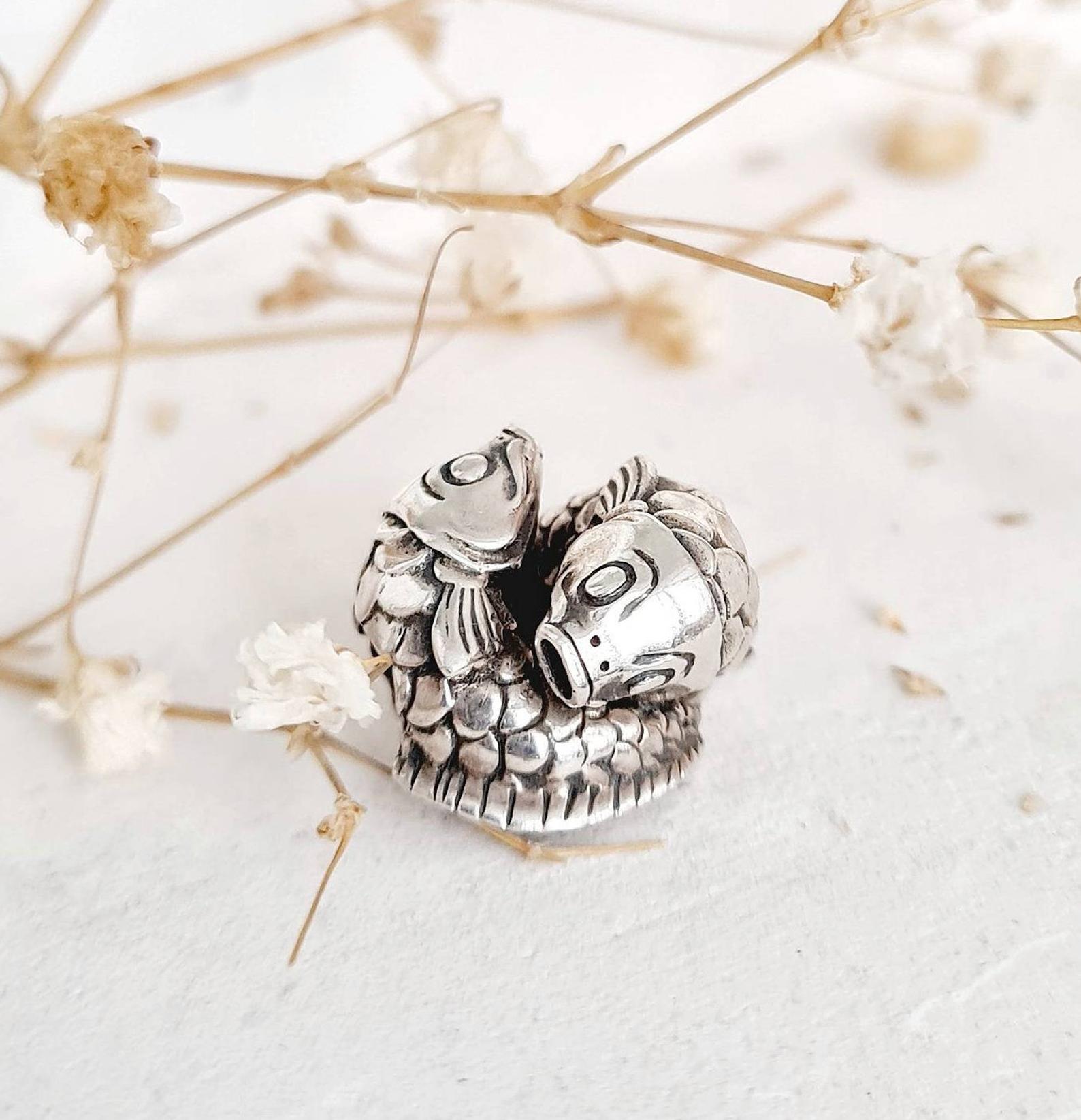 Double Bead "Dancing fishes"