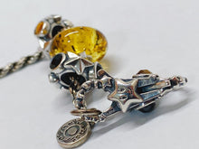 Load image into Gallery viewer, Smiley Star Lock