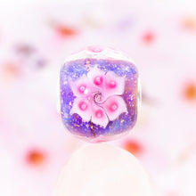 Load image into Gallery viewer, Twist Flower World