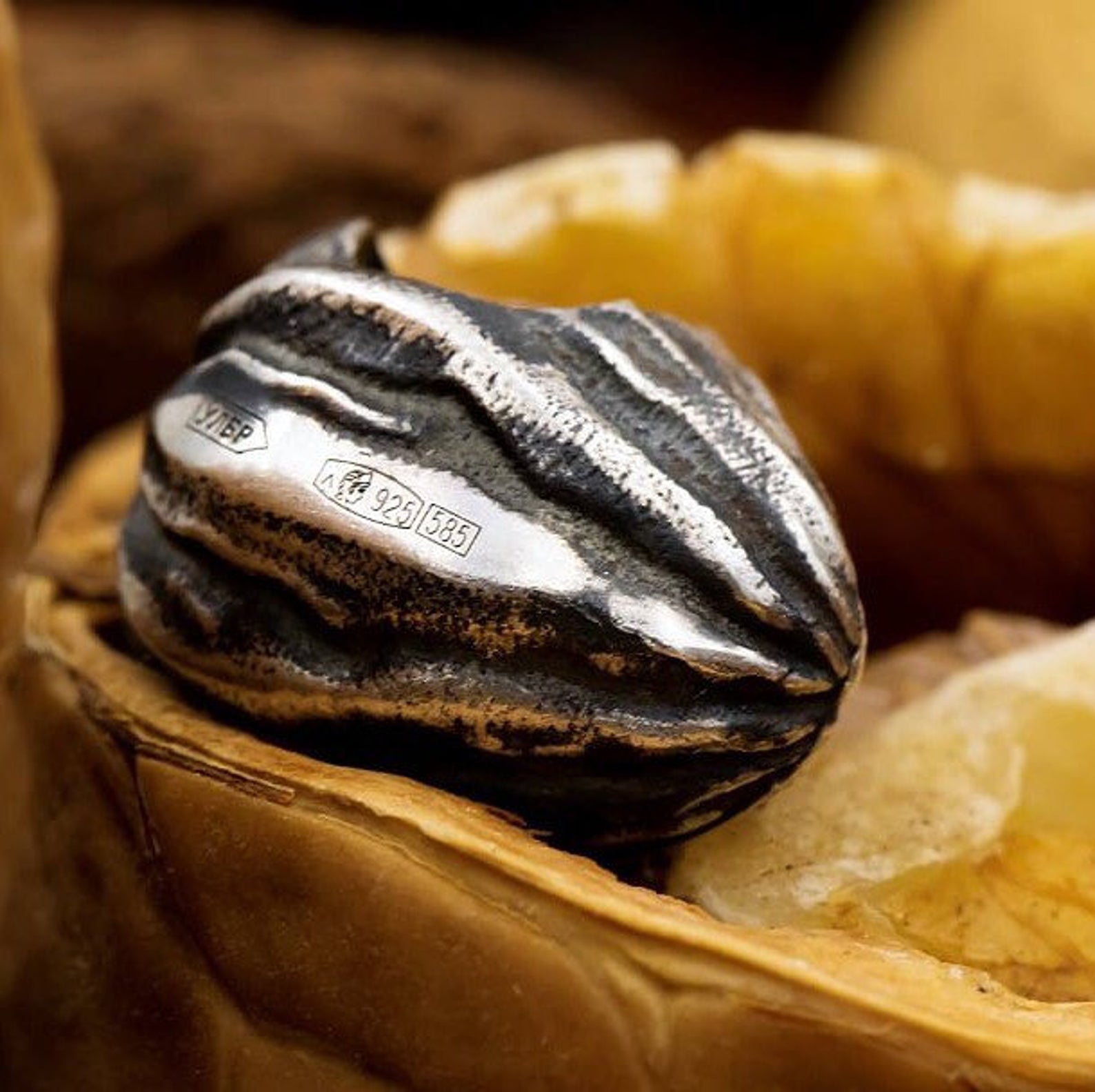 Magic nut Crackatook bicolor bead