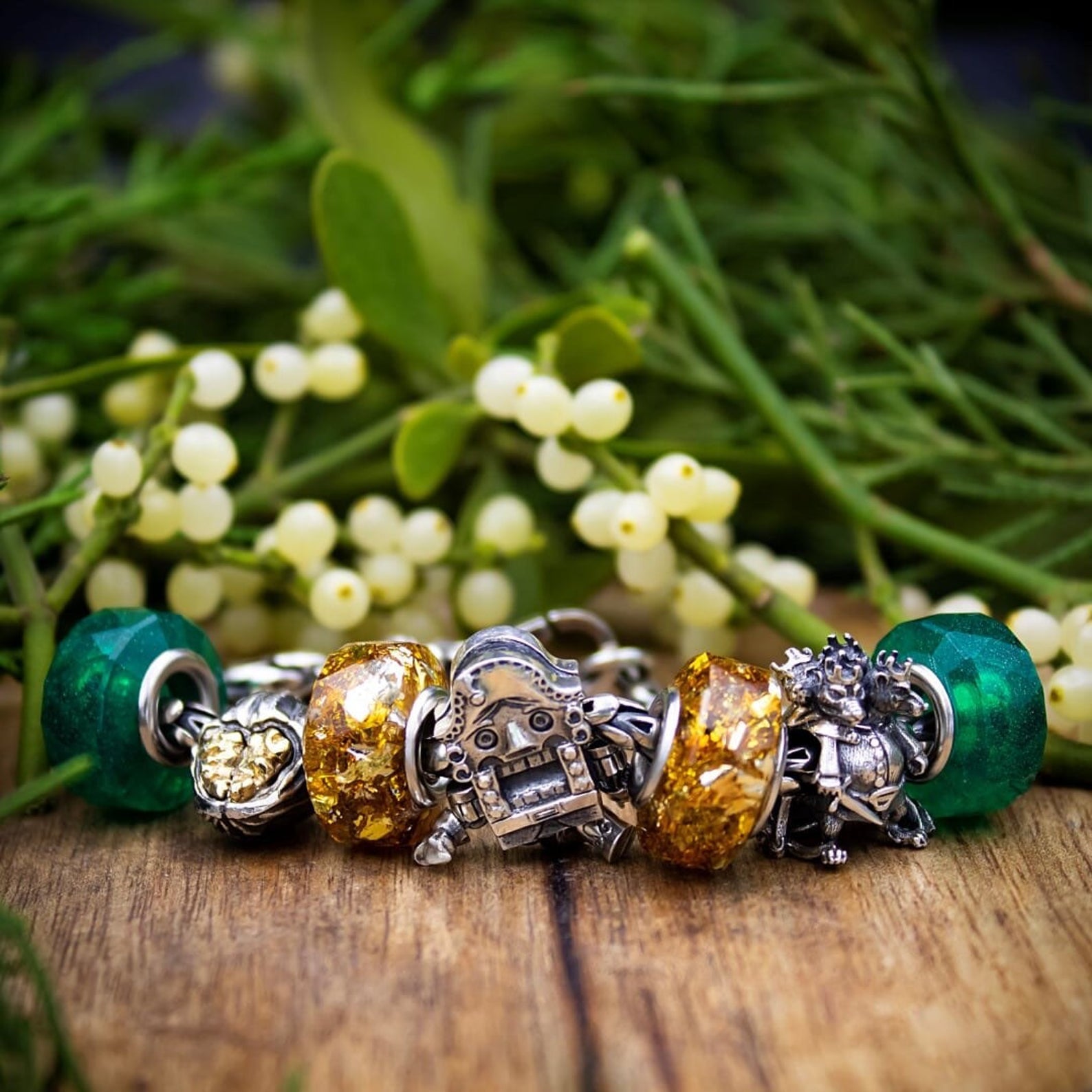 Magic nut Crackatook bicolor bead