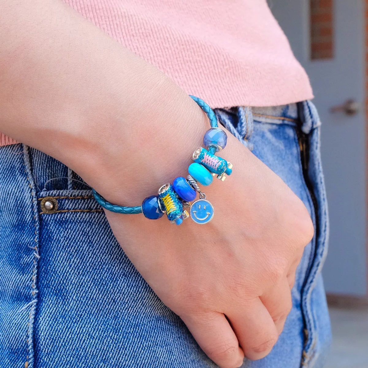 Smiley 90s Babe - Blue