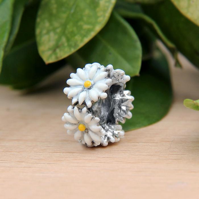 White Daisy Flower Spacer